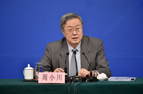 这是周小川在回答记者提问。 这是周小川在回答记者提问。